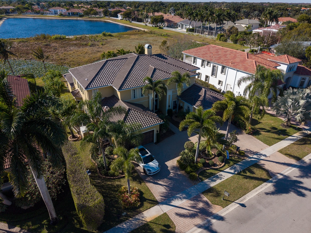 skroof 124 Modern Florida home with a newly installed flat roof by SK Quality Roofing
